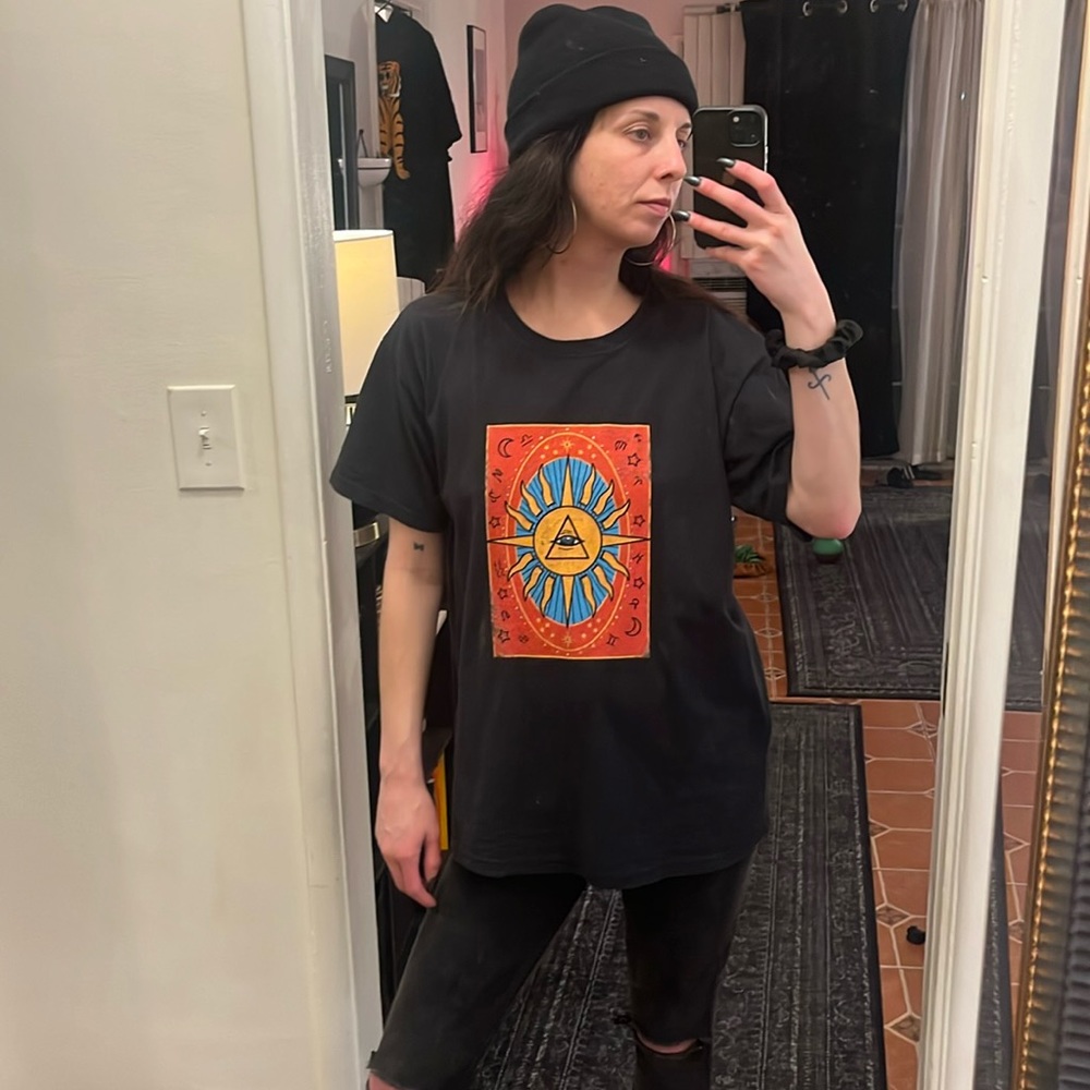 Dark gray natal sun third eye tee | sz M
